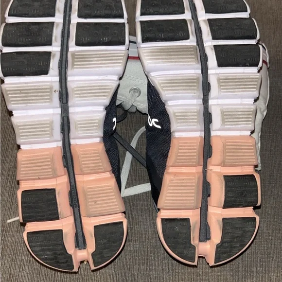 ON W CLOUDFLOW Size 6 - Picture 4 of 7